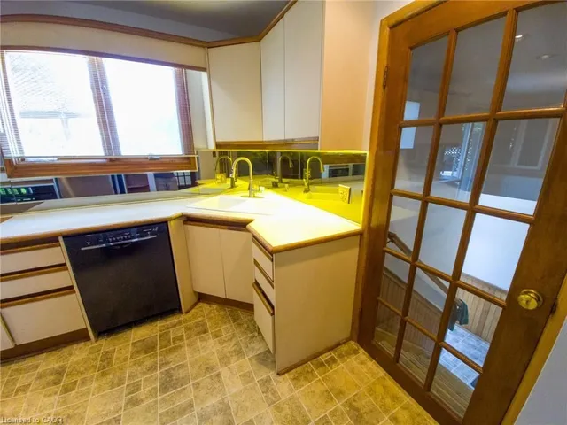 Additional image 15 of 164 Laurier Ave