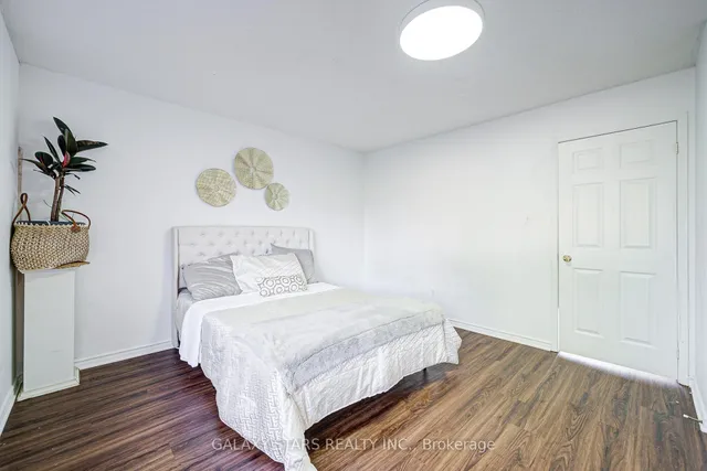 Additional image 25 of 1049 Kennedy Circ