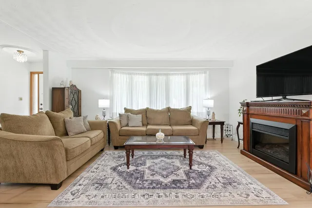 Additional image 15 of 20 Woodside Dr