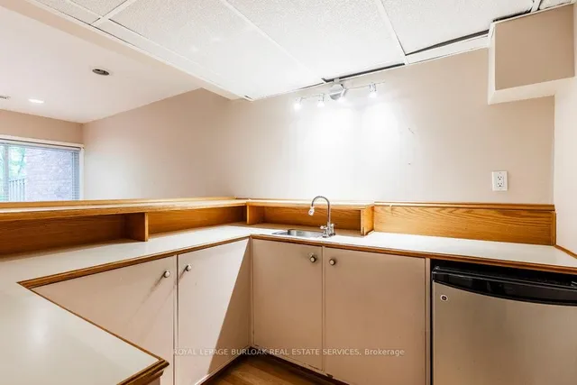 Additional image 23 of 1556 Kerns Rd Unit 3