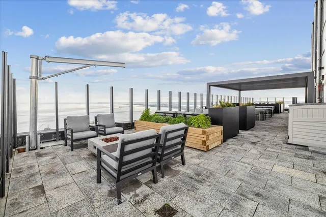 Additional image 34 of 2007 James St Unit 1405