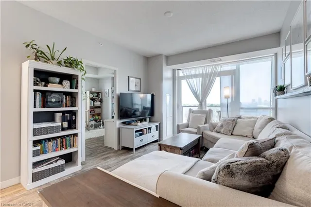 Additional image 7 of 2081 Fairview St Unit 1003