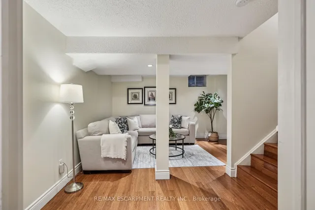 Additional image 34 of 46 Dawson Cres