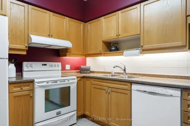 Additional image 20 of 77 Governors Rd Unit 102