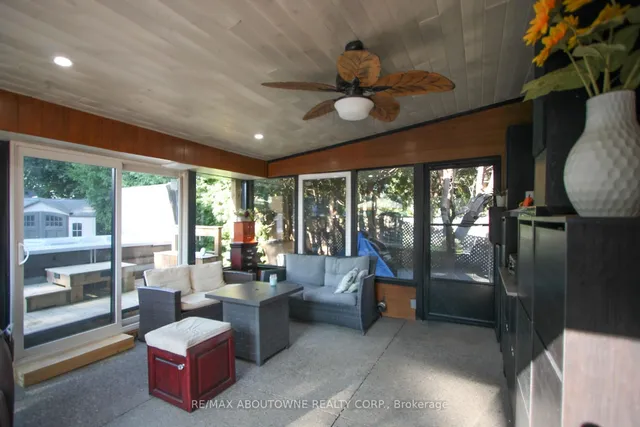 Additional image 24 of 2105 Maplewood Dr