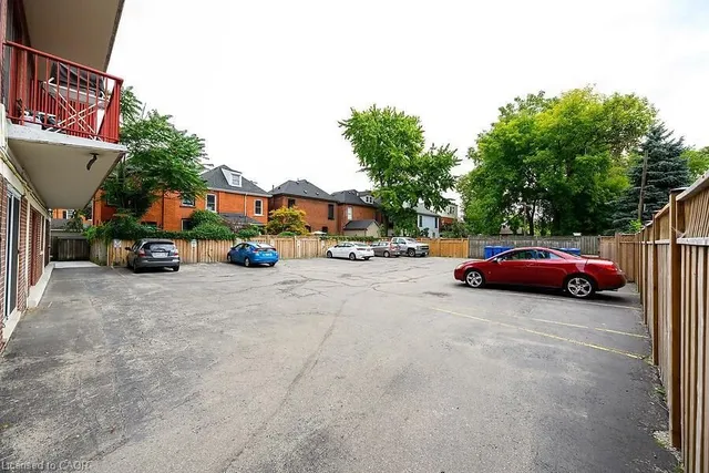 Additional image 20 of 141 Catharine St Unit 102