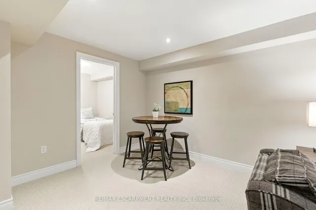 Additional image 34 of 4 Burgundy Grve