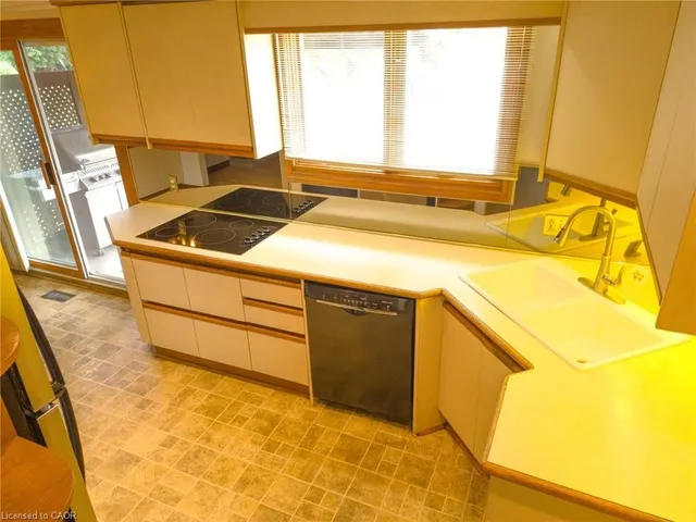 Additional image 16 of 164 Laurier Ave