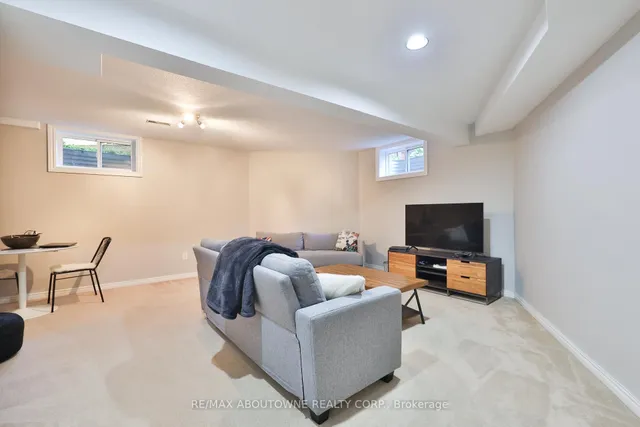 Additional image 33 of 206 Rossmore Blvd