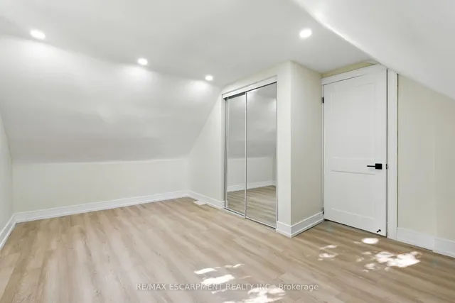 Additional image 33 of 9 ALICE St