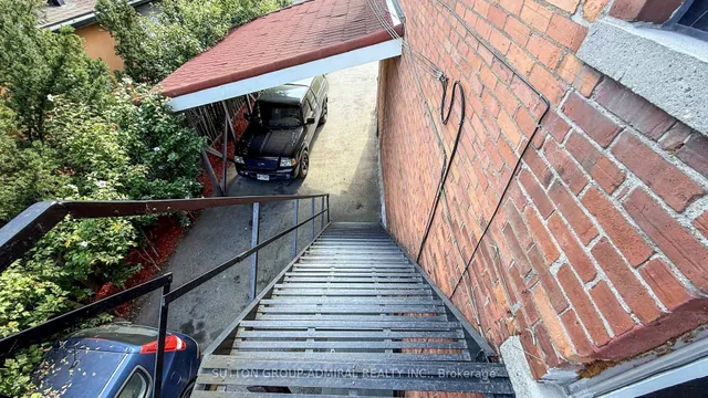 Additional image 42 of 164 WENTWORTH St