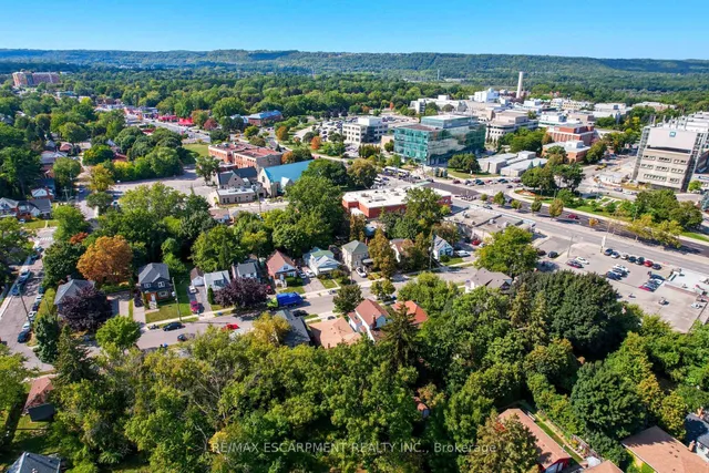 Additional image 40 of 33 Broadway Ave