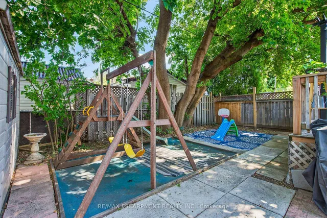 Additional image 36 of 146 Normanhurst Ave