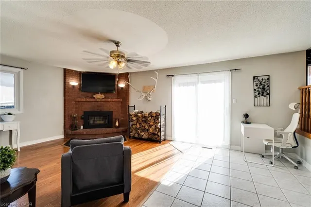 Additional image 18 of 18 Pavarotti Crt