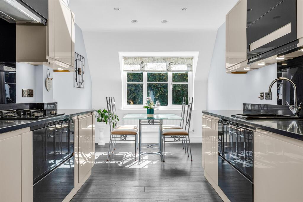 Additional image 23 of Canonsfield Road, Welwyn