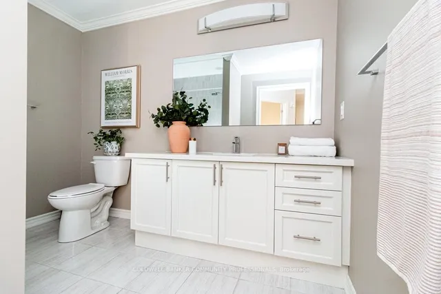 Additional image 37 of 81 Robinson St Unit 203