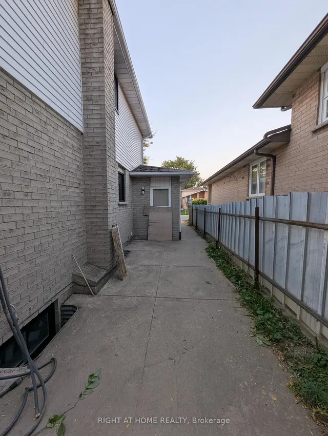 Additional image 44 of 73 Skyview Dr