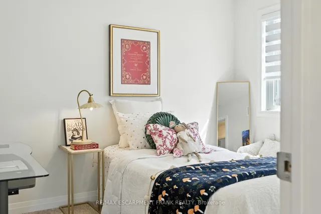 Additional image 35 of 9 Laguna Village Cres