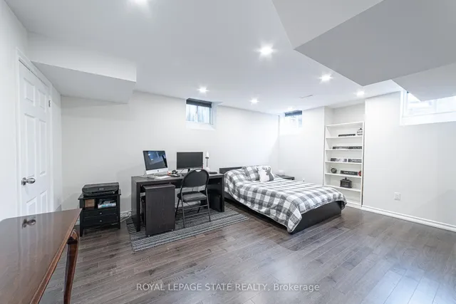 Additional image 39 of 120 Sundial Cres