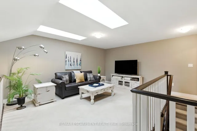 Additional image 22 of 4 Burgundy Grve