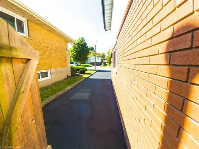 Additional image 39 of 164 Laurier Ave