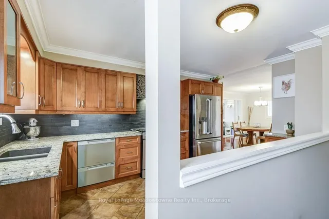 Additional image 18 of 61 Duncan Ave