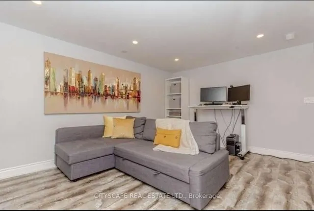 Additional image 29 of 152 Kenwood Ave