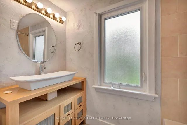 Additional image 22 of 121 King St