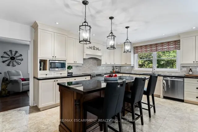 Additional image 10 of 196 Dundas St