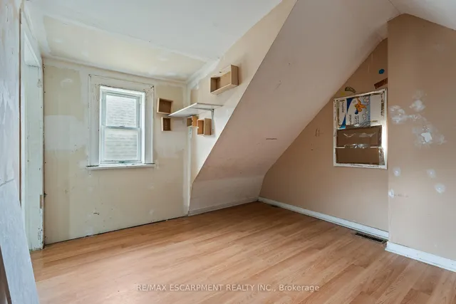 Additional image 28 of 40 Rosemont Ave