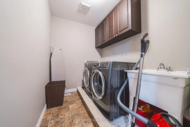 Additional image 32 of 42 Fall Fair Way