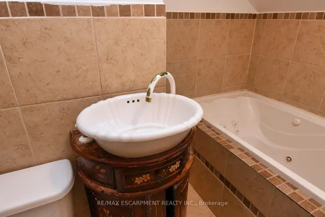 Additional image 26 of 122 Evans St