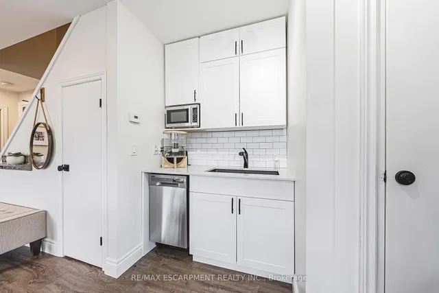 Additional image 13 of 469 Claridge Rd Unit 1