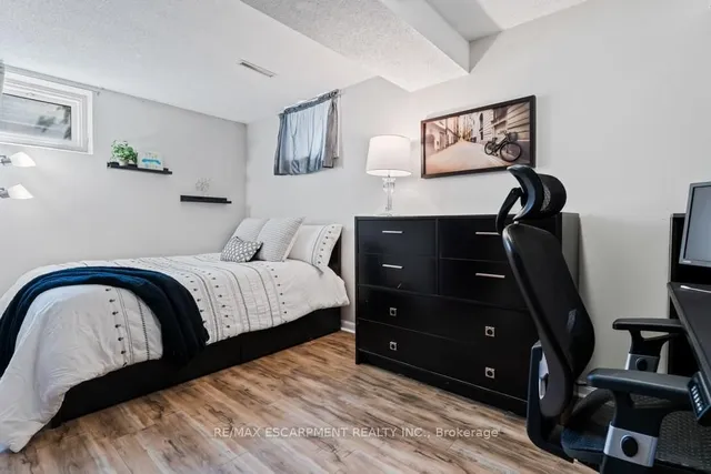 Additional image 41 of 196 Dundas St