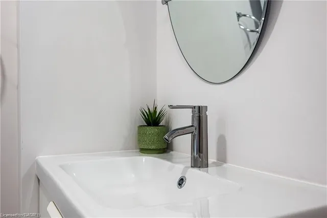 Additional image 29 of 60 Champlain Ave Unit Main Floor