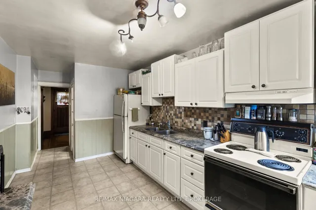 Additional image 17 of 154 Melrose Ave