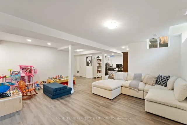 Additional image 33 of 28 Babcock St