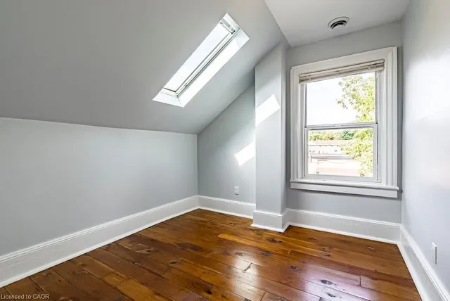 Additional image 31 of 499 Hughson St