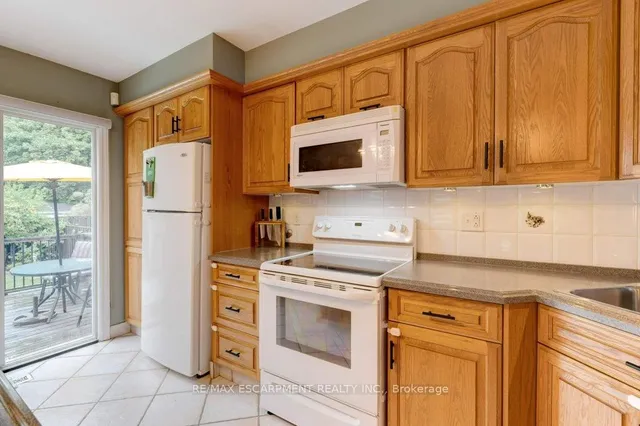 Additional image 9 of 275 Montrose Ave