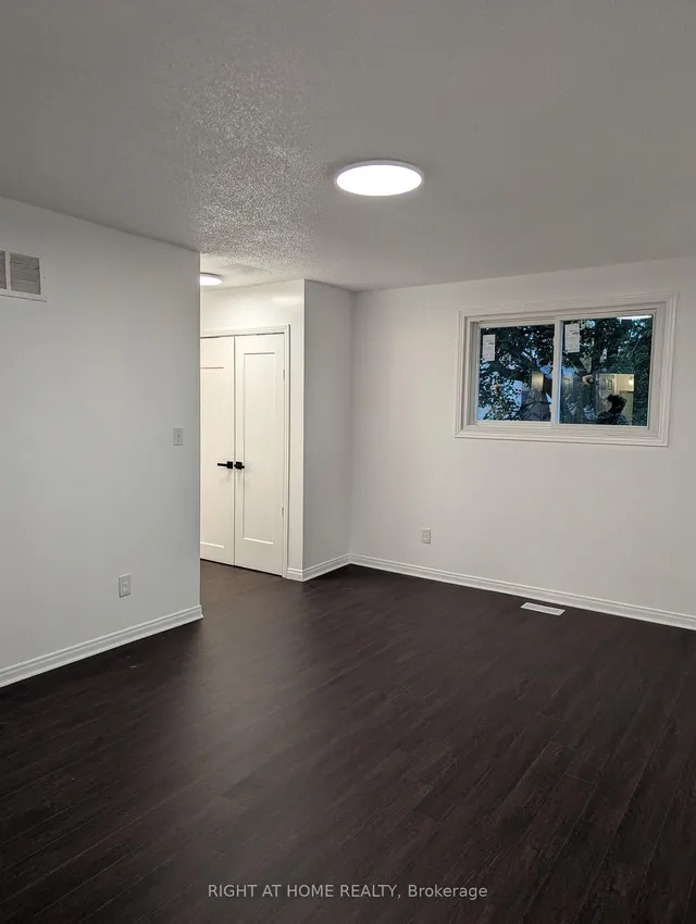 Additional image 23 of 73 Skyview Dr