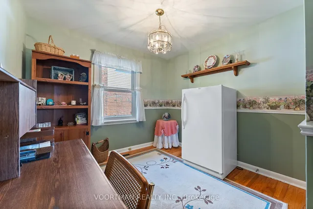 Additional image 10 of 136 Warren Ave