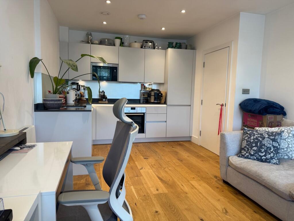 Additional image 10 of Great North Road, Hatfield, AL9