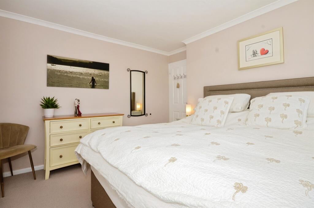 Additional image 14 of Saxon Close, Harpenden