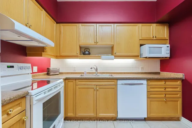 Additional image 19 of 77 Governors Rd Unit 102