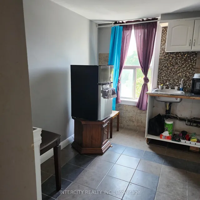 Additional image 10 of 70 Mayflower Ave