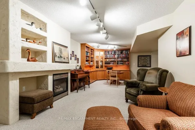 Additional image 17 of 1095 Skyview Dr Unit 2