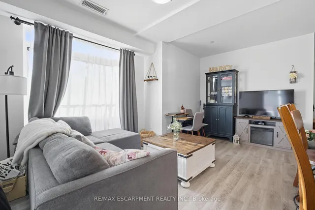 Additional image 8 of 1 Redfern Ave Unit 426