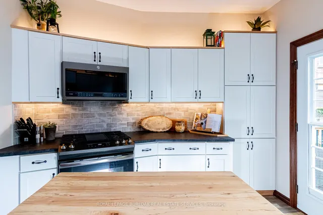 Additional image 16 of 27 Steven St