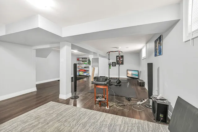 Additional image 36 of 28 Tara Crt