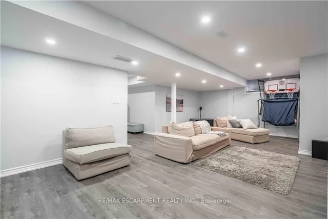 Additional image 35 of 51 Showcase Dr